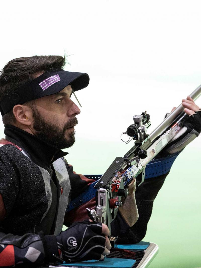 An athlete gesture after a round
