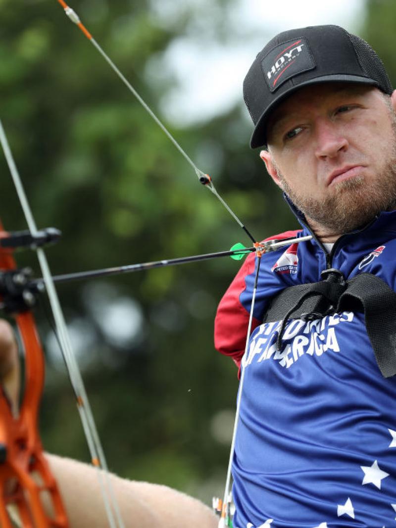 Matt Stutzman, the US "Armless Archer", aims to shoot