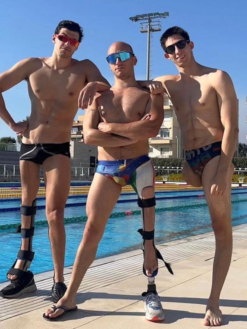 Para swimmers strike for a pose.
