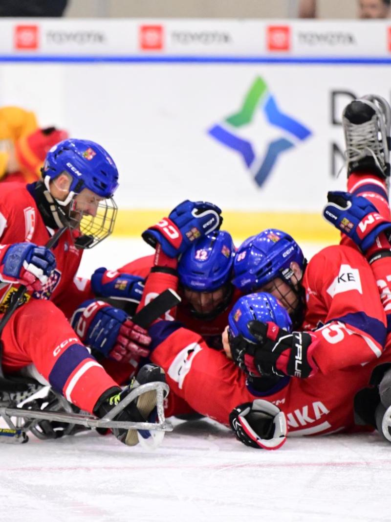 A group of Czech Para ice hockey players celebrating on ice