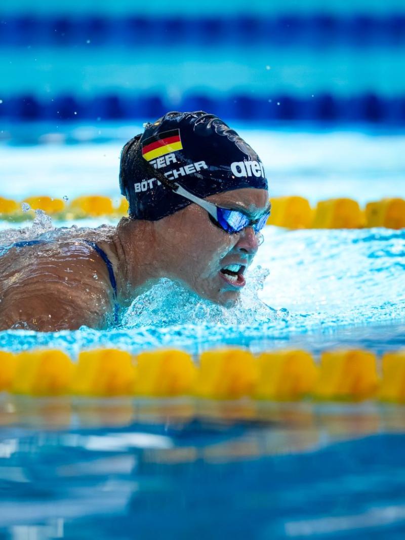 A female Para swimmer with the cap of Germany