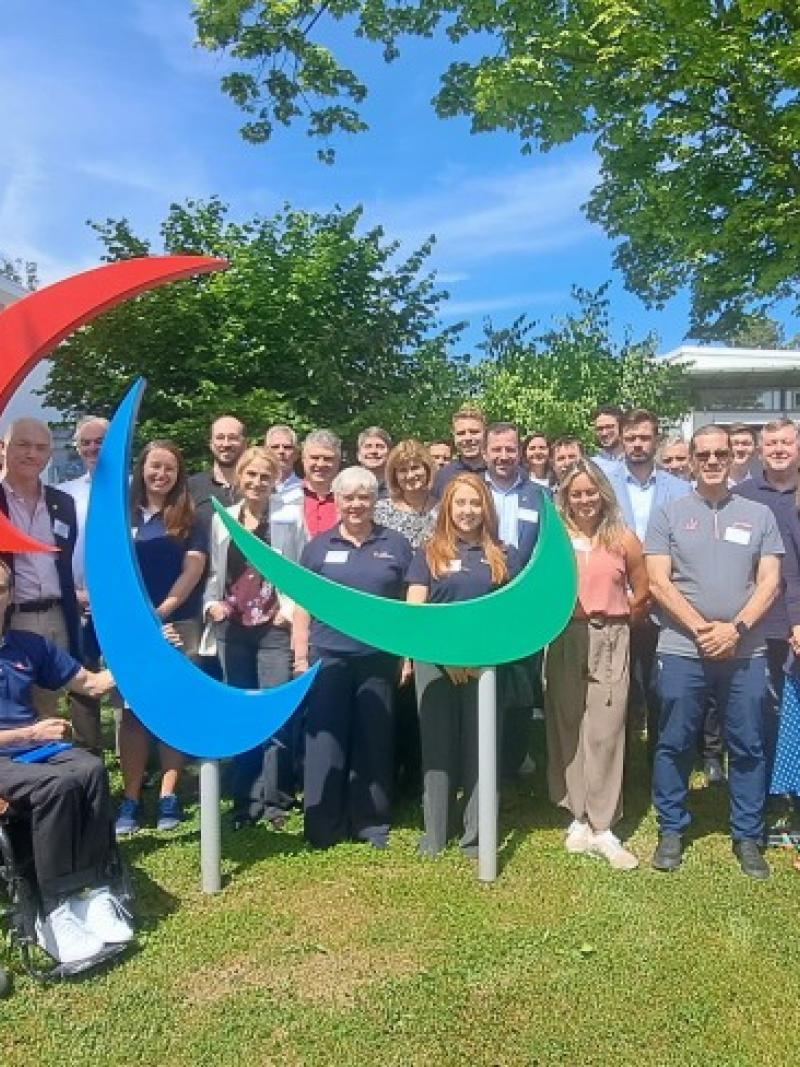 A group of around 50 people in a group picture in front of the IPC headquarters.