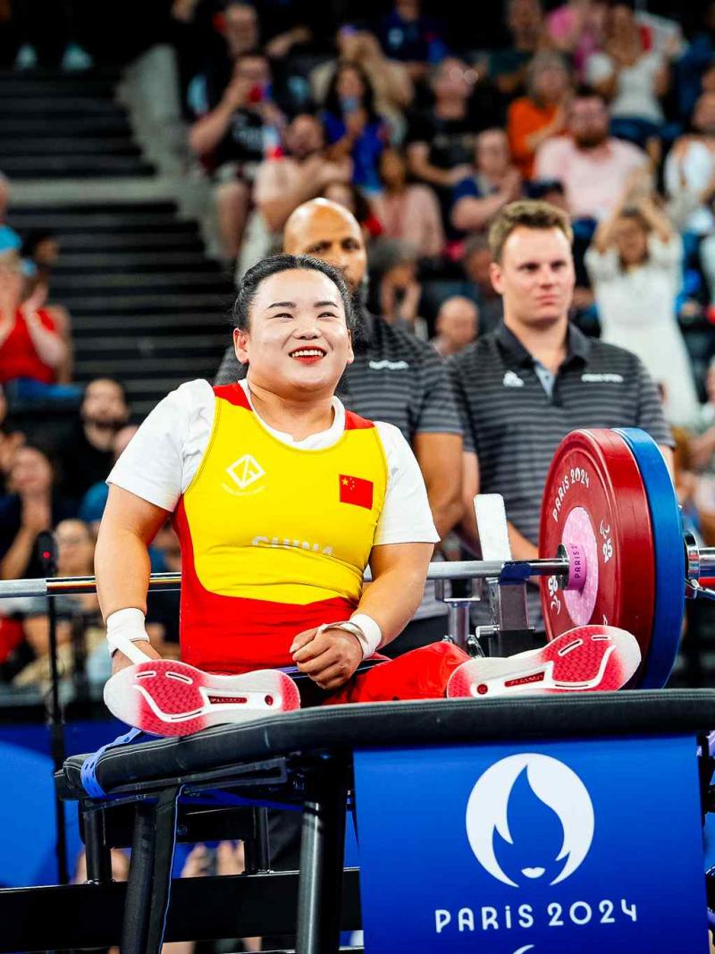 An athlete gestures after a lift