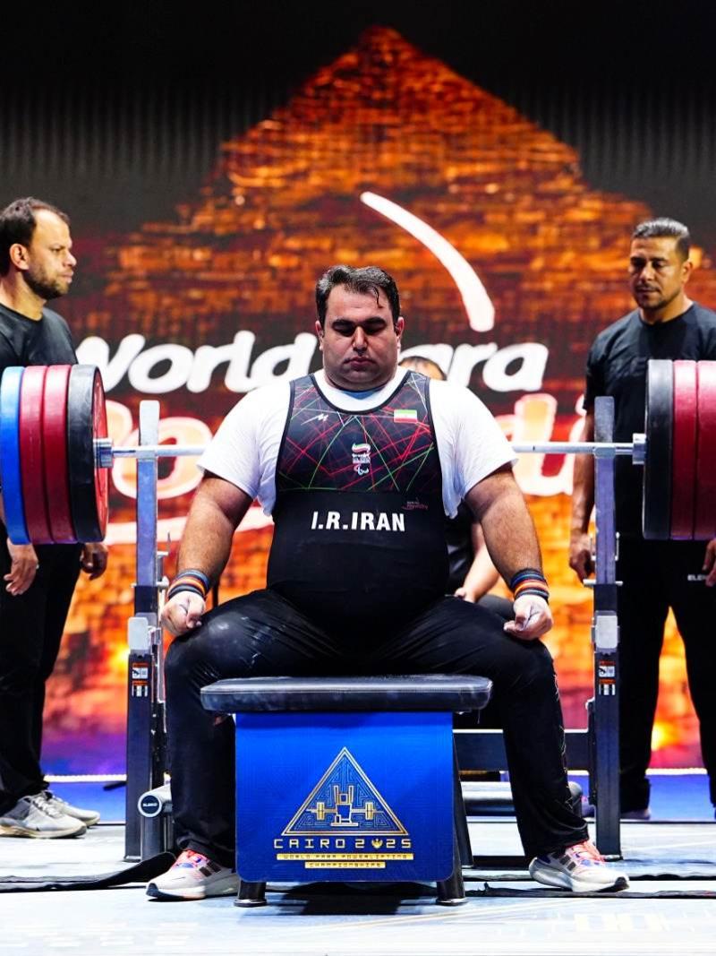 An athlete gets ready for his lift