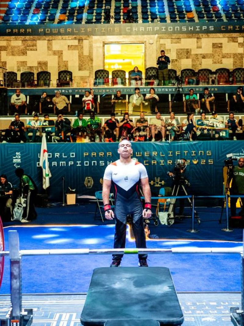 An athlete before going for his lift