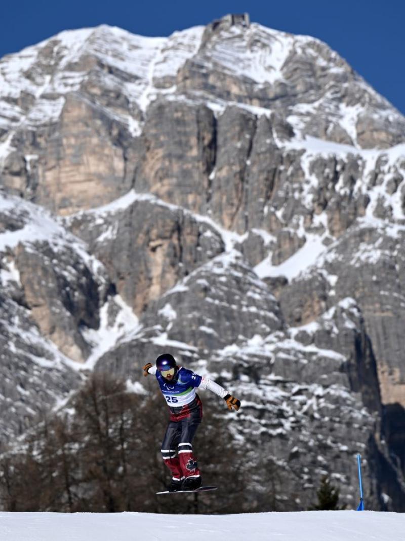 Male para snowboarder training