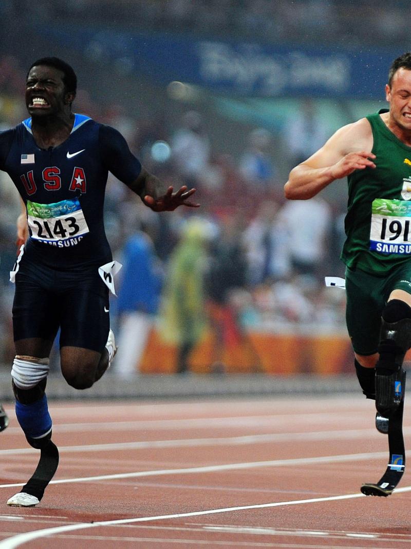 Oscar Pistorius and Jerome Singleton fighting for victory