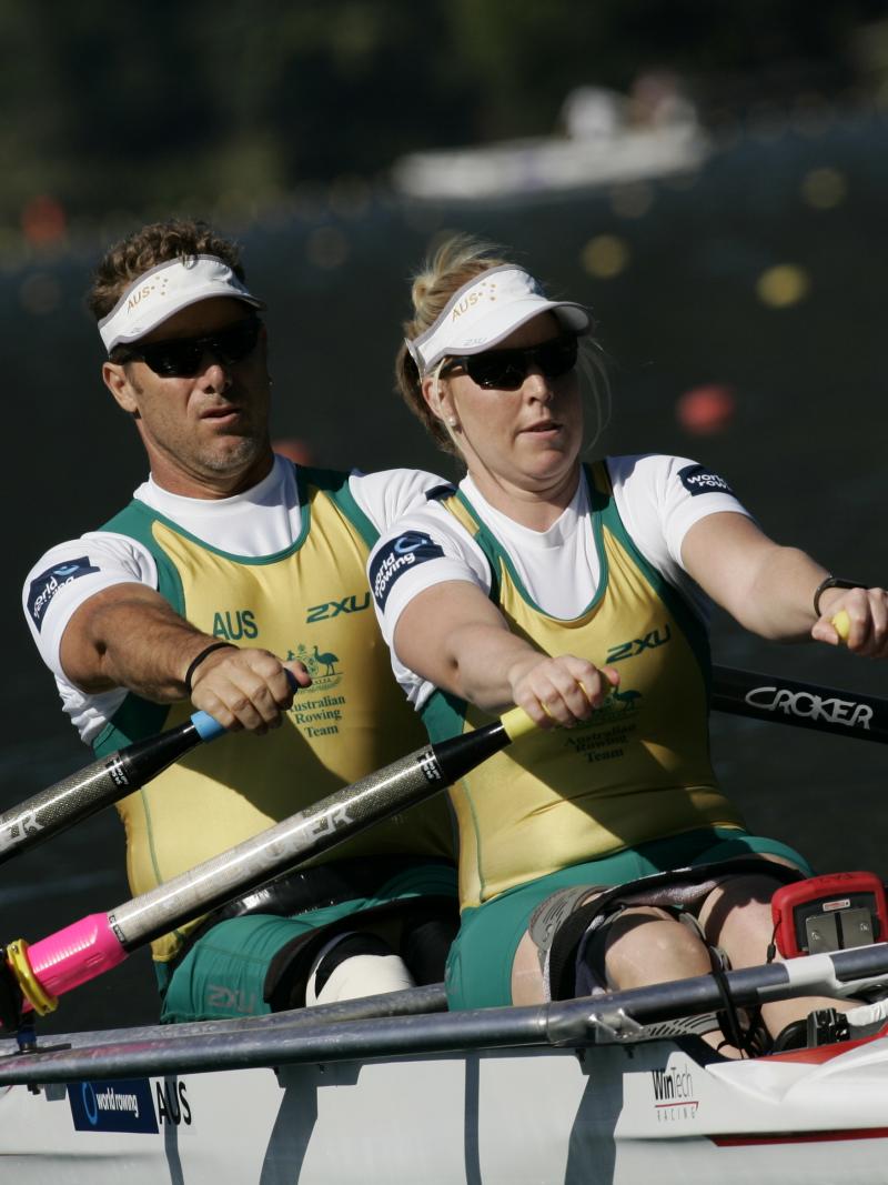 A picture of 2 people rowing together