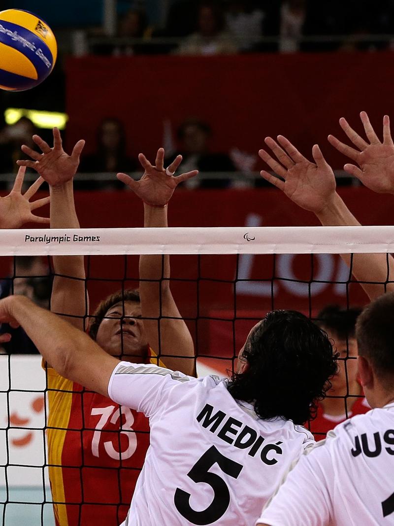Bosnia and China men's sitting volleyball teams