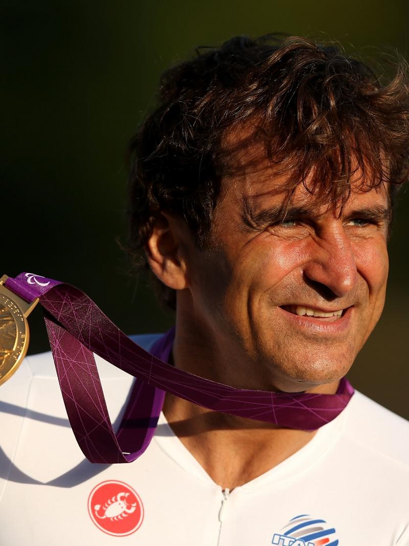 Alex Zanardi wins gold at London 2012