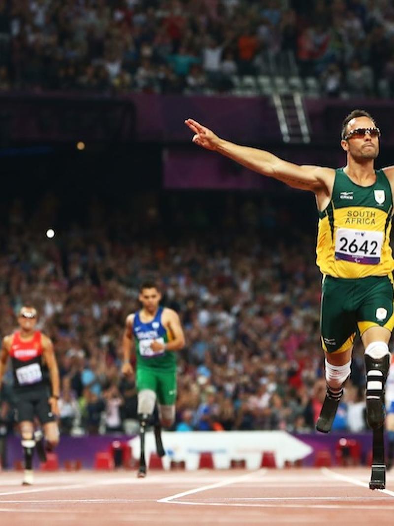 Oscar Pistorius wins 400m T44