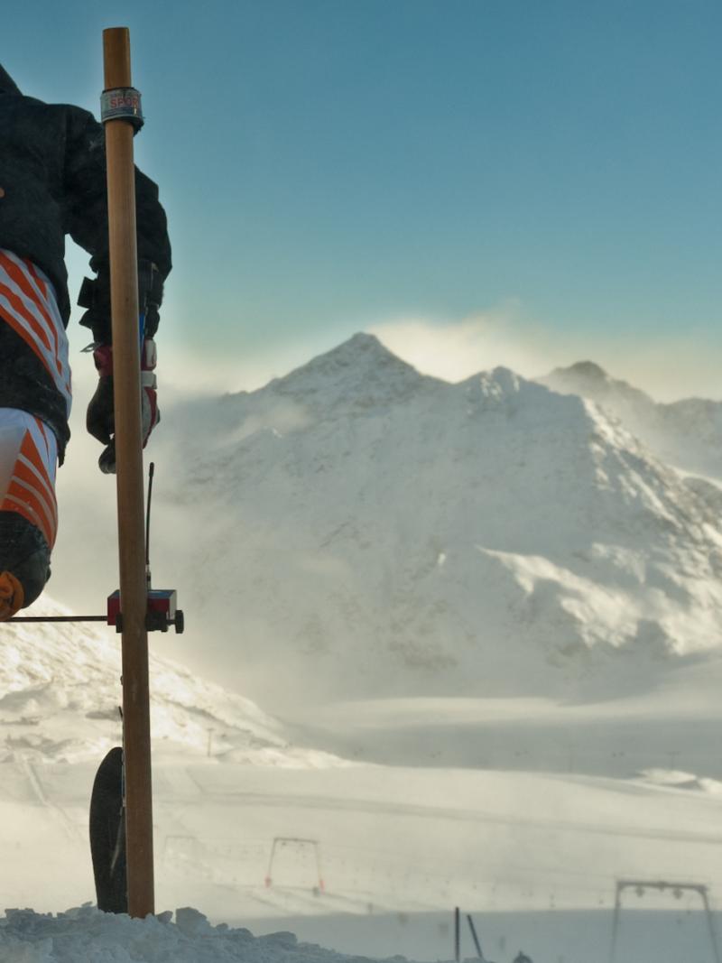 A picture of man ready to for a ski race