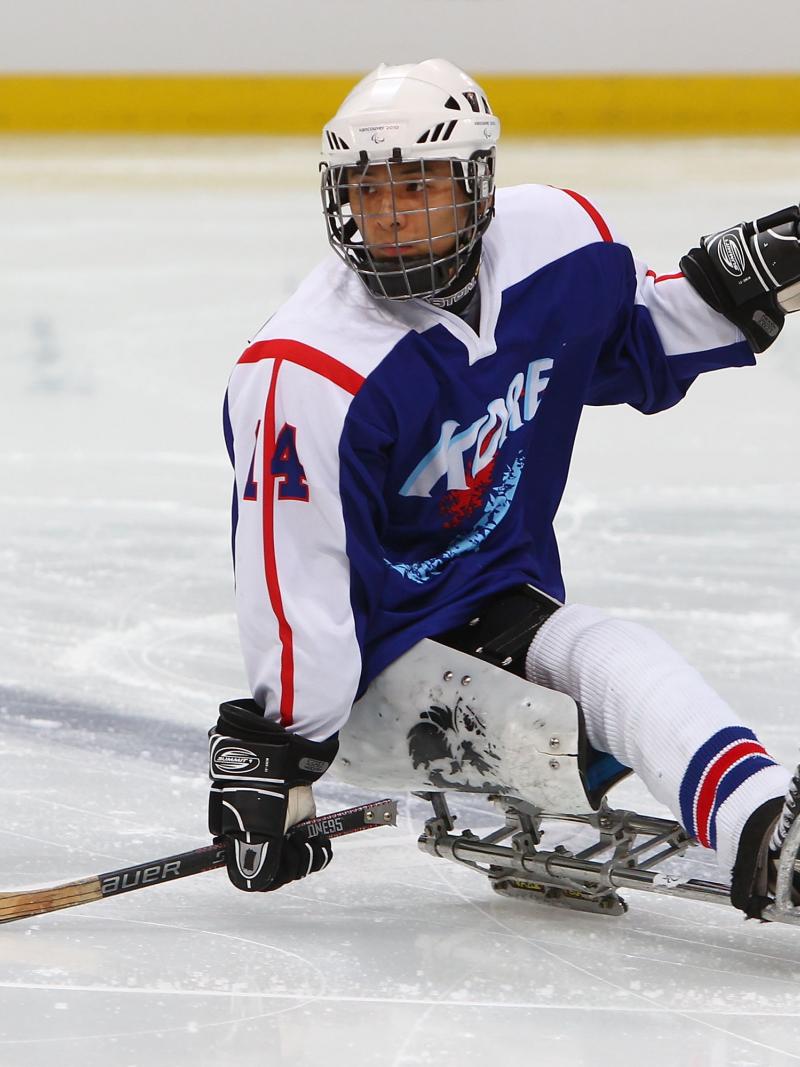 A picture of the ice sledge hockey player on the field