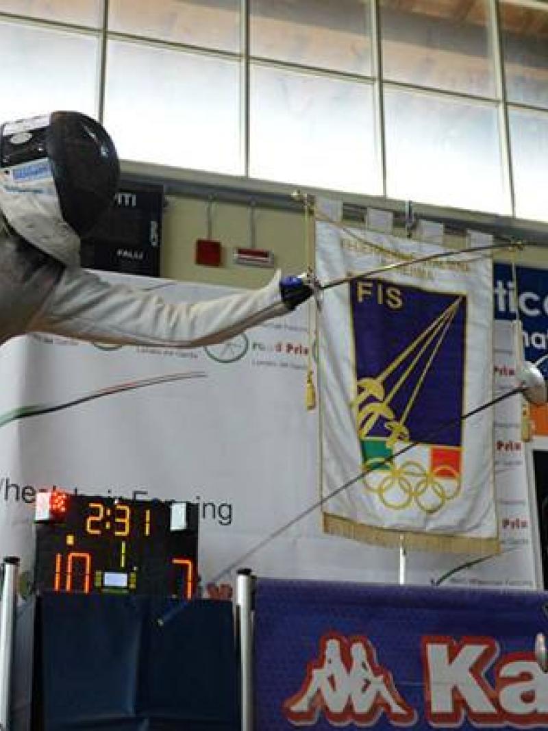 Beatrice Vio duelling with Dani Gyongi at the 2013 IWAS Wheelchair Fencing Grand Prix
