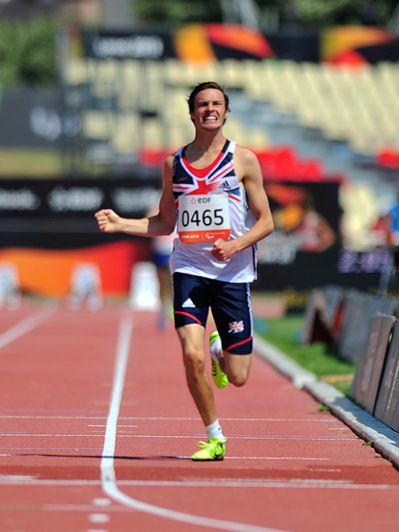 Paul Blake winning the 800m T36