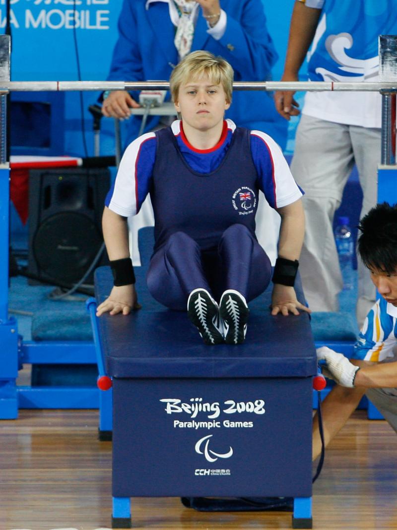 Natalie Blake powerlifting