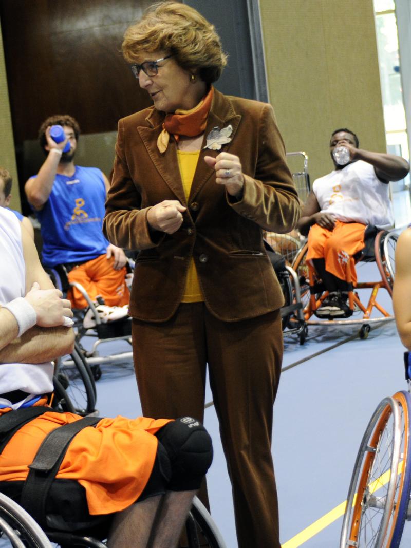 IPC Honorary Board member Princess Margriet of the Netherlands meets members of the Dutch wheelchair basketball team.