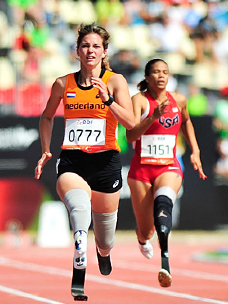 Marlou van Rhijn wins gold at Lyon 2013