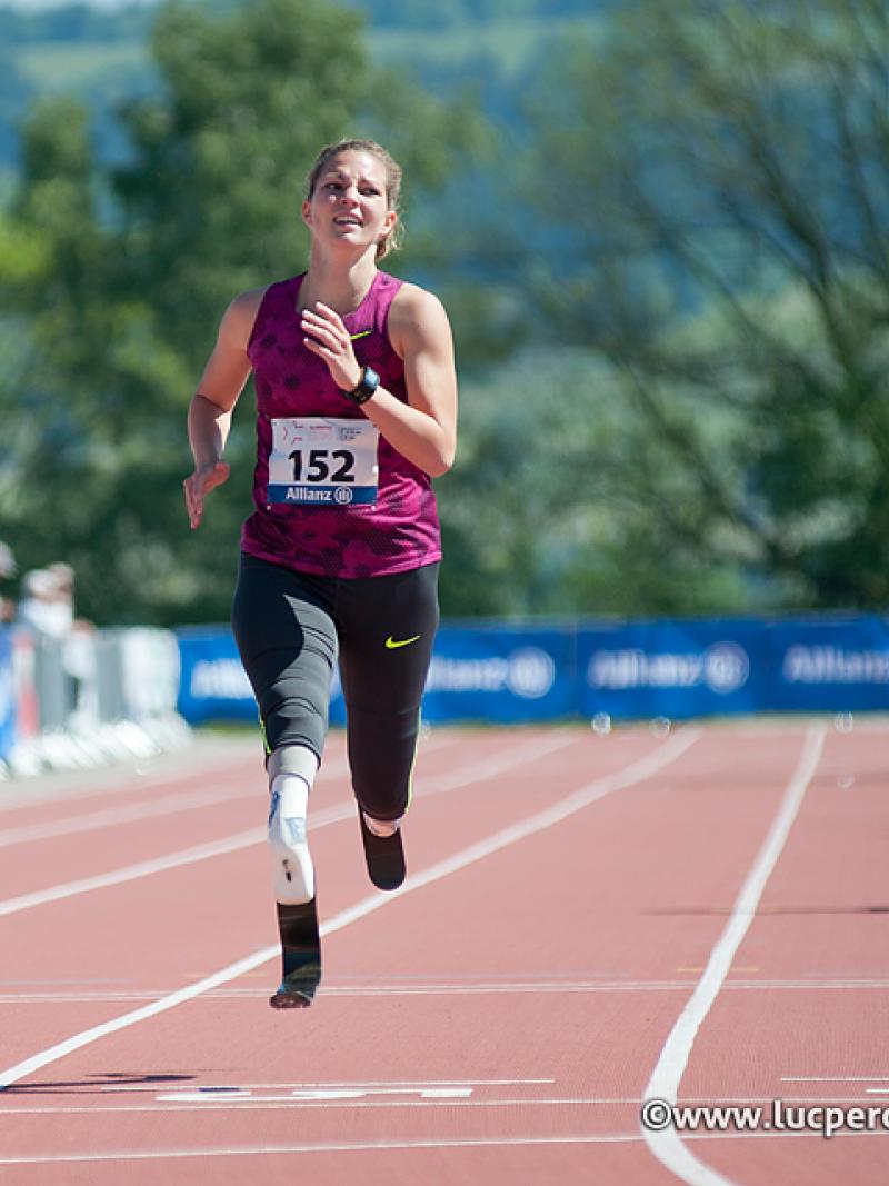 Marlou Van Rhijn on her way to smashing the 400m T43 world record in Nottwil in May 2014