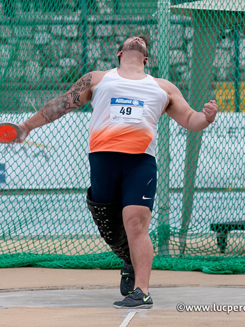 Aled Davies throwing a discus