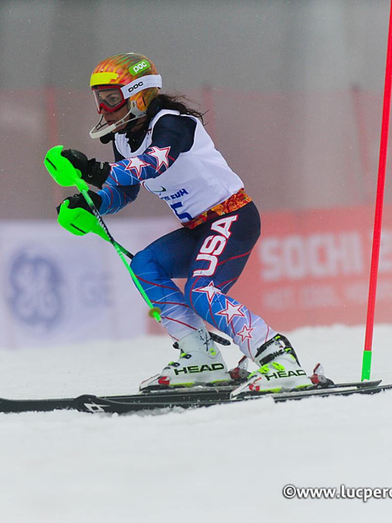 Women passing a slalom pole on the slopes