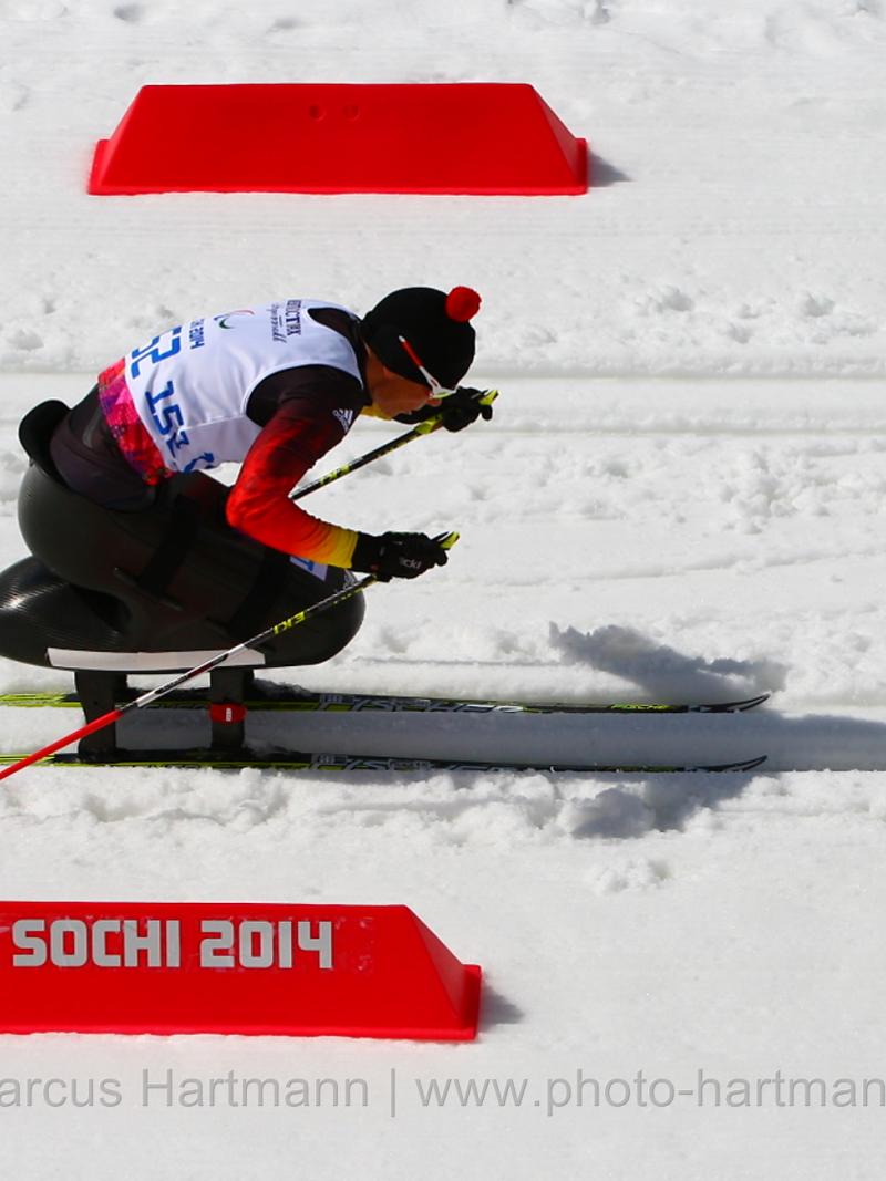German sit skier Andrea Eskau pushing herself forward.