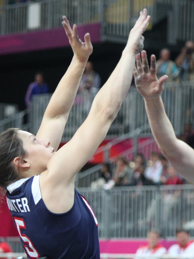 Darlene HUNTER, USA takes a shot with an attempted block by Marina MOHNEN, GER 