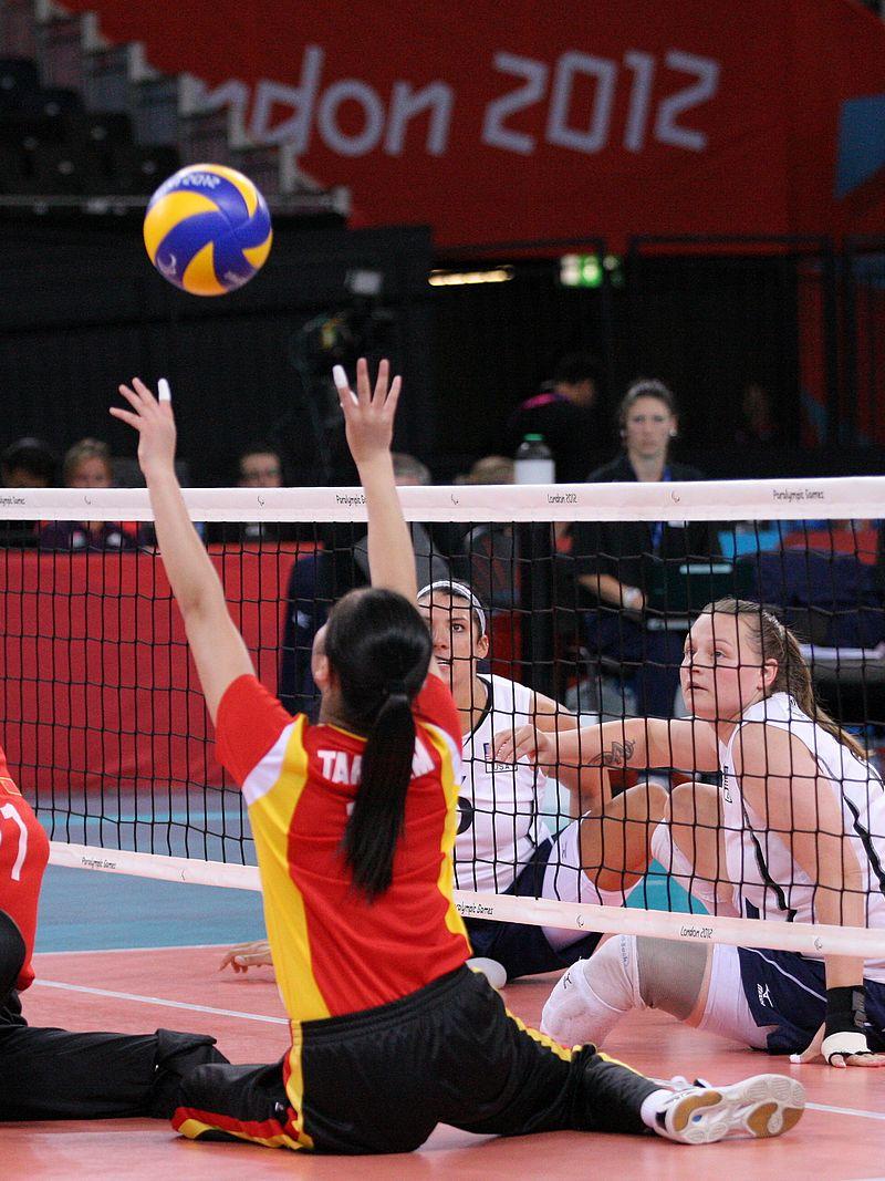 Lijun ZHANG, China is set up by her team mate