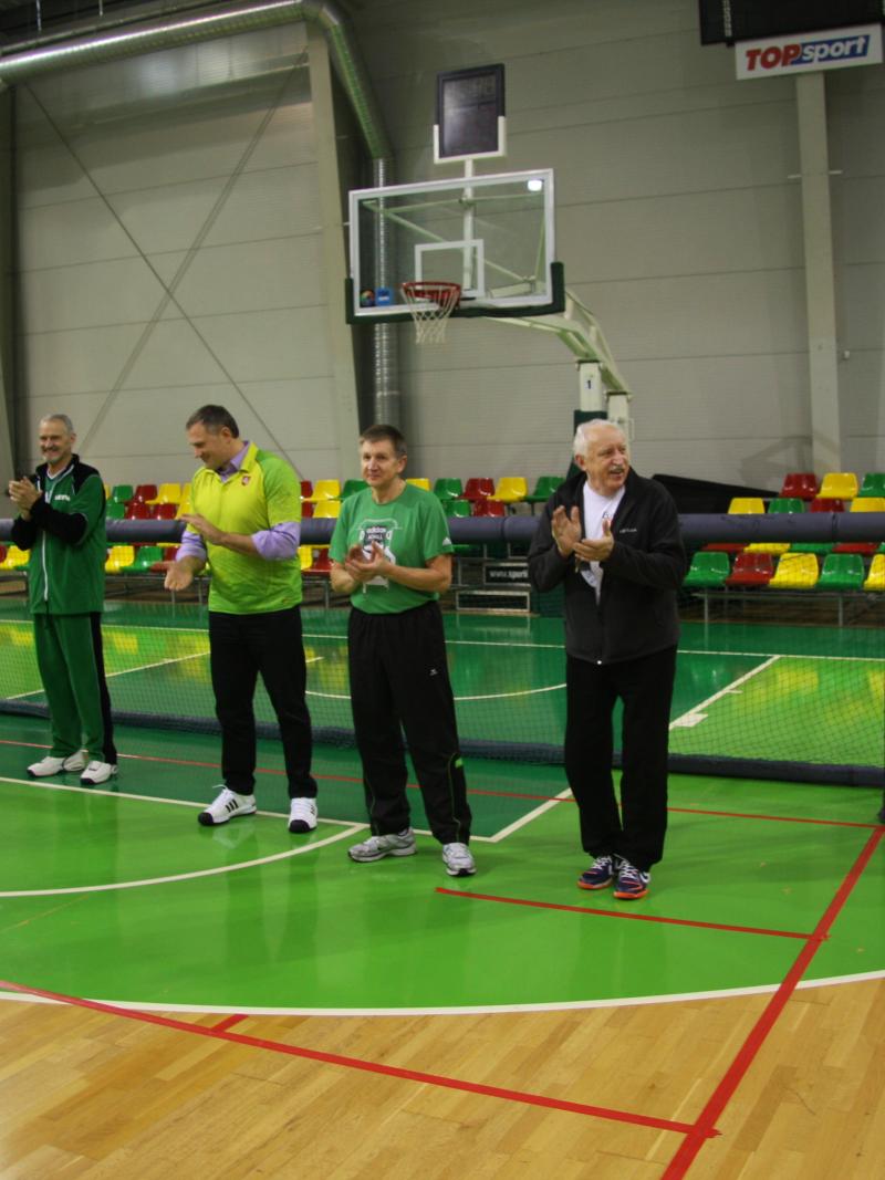 Famous Lithuanians try goalball ahead of July’s Euros