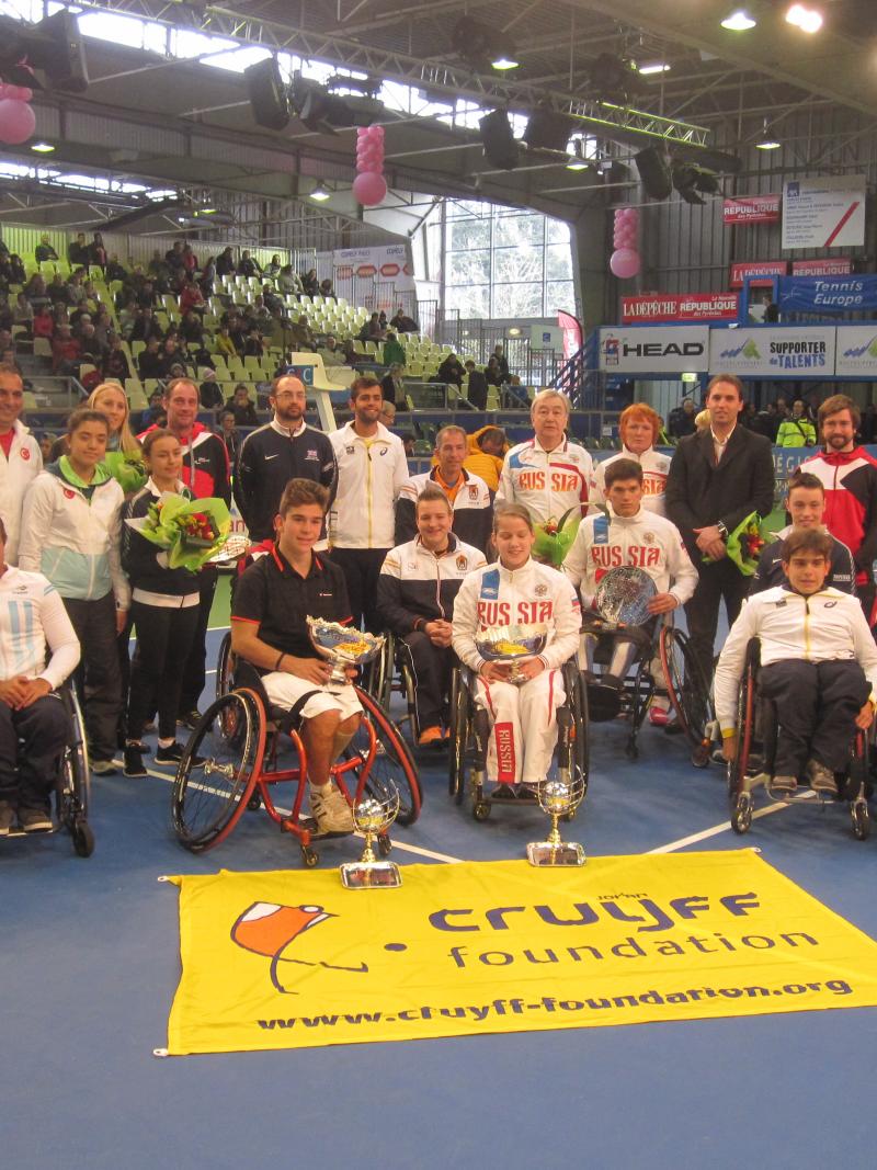 Group of kids on a tennis court