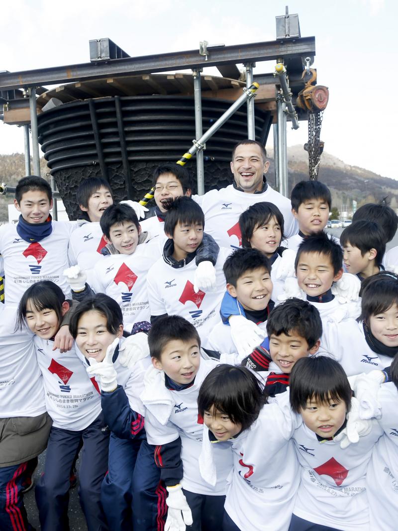Tokyo 2020 Sports Director Koji Murofushi meeting with local junior high school and high school students in Ishinomake.