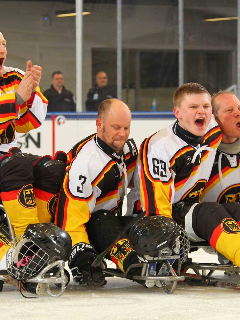 Germany's ice sledge hockey team celebrates after defeating the Czech Republic at Buffalo 2015.