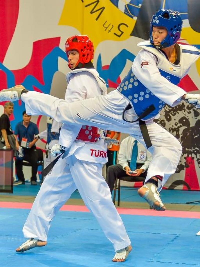 Two athletes doing taekwondo