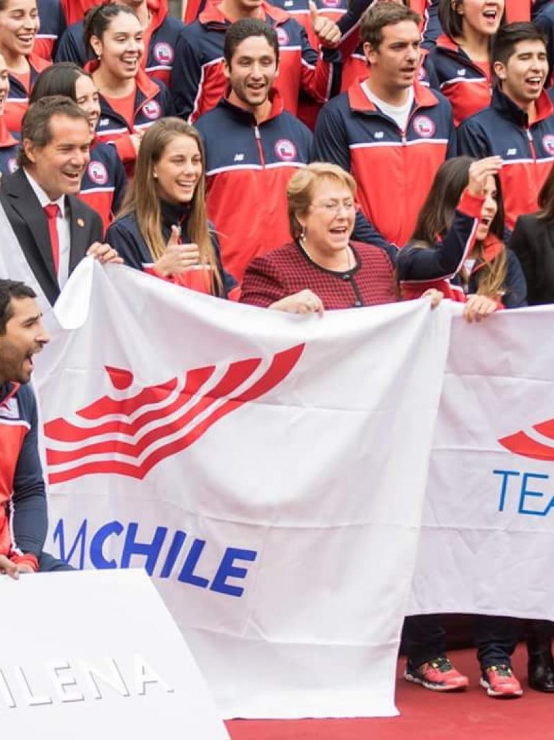 Michelle Bachelet, the President of Chile, with athletes.