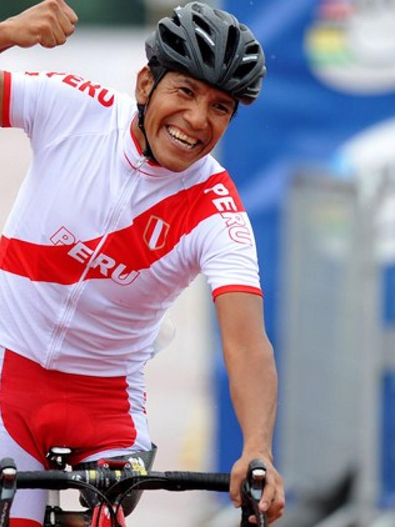 Peru's Israel Hilario Rimas celebrates gold at the 2015 UCI Para-Cycling Road World Championships.