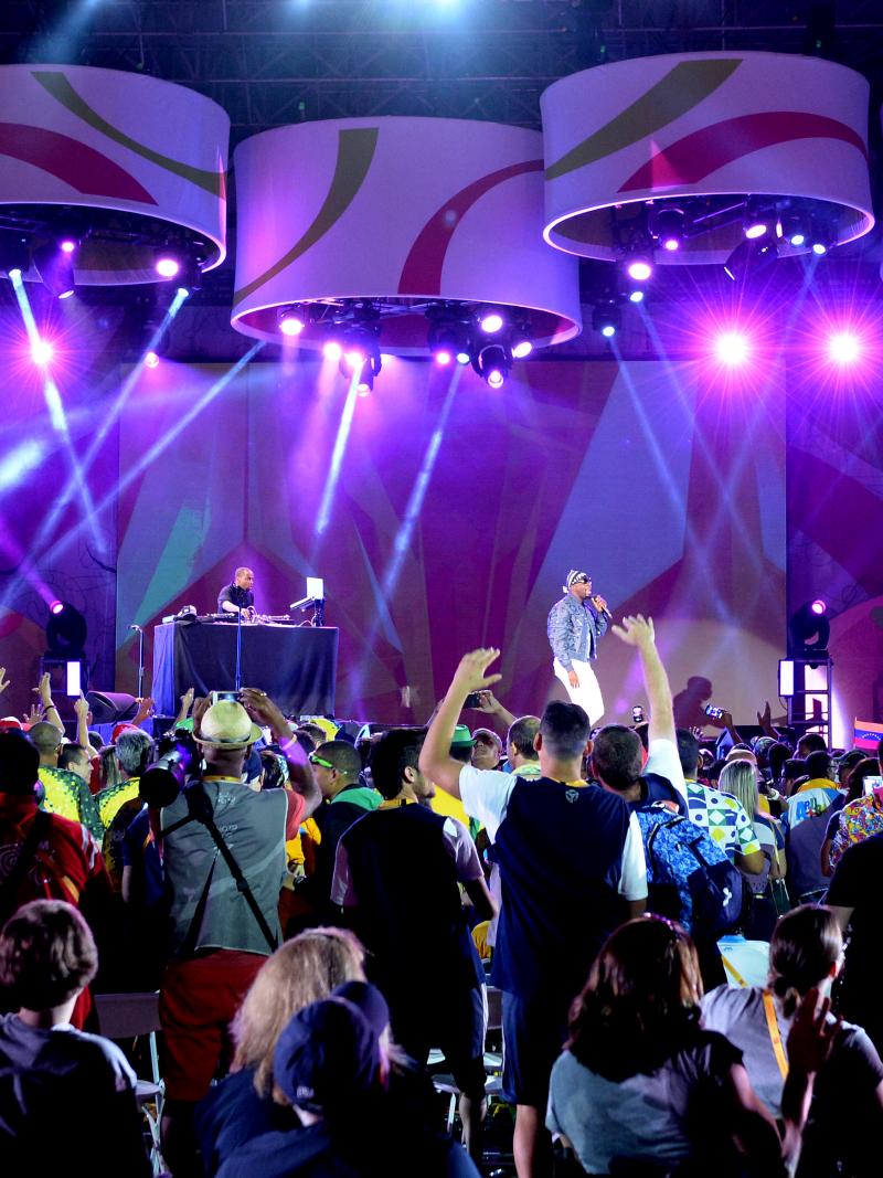 Hundreds of people gathered to celebrate the closing of Toronto 2015