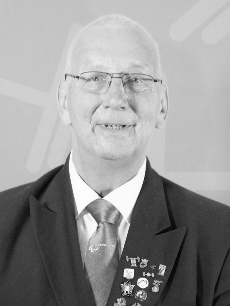 Black and white picture showing upper body of a man