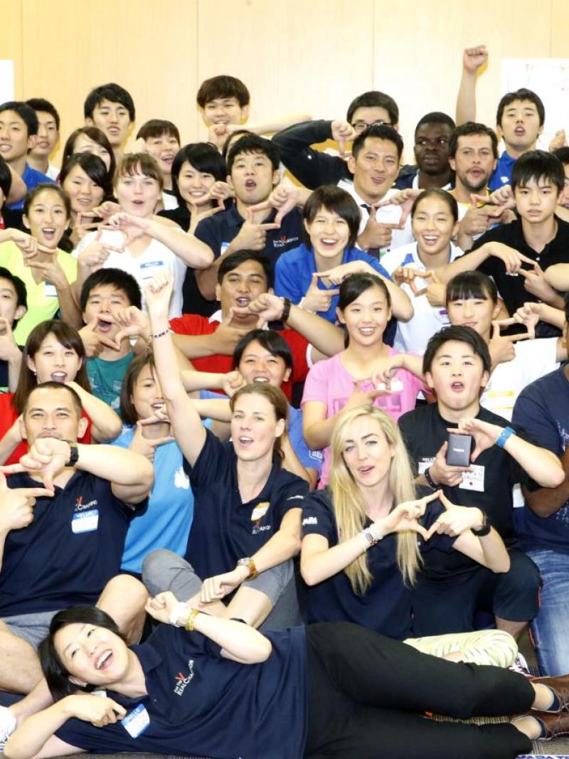 Group picture with young people