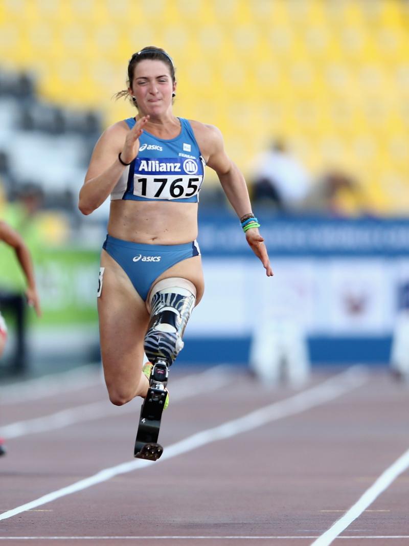 Finish of a sprint with three women