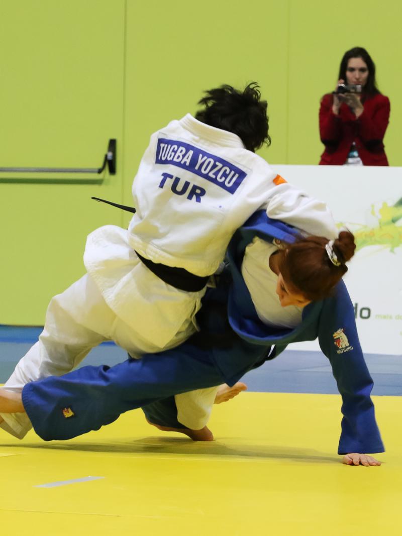 Two judokas competing at the European judo championships