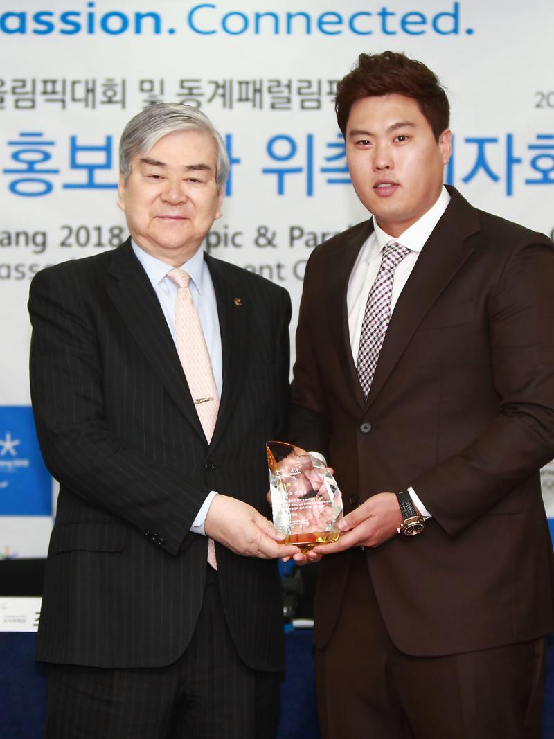 Two men on a stage, shaking hands