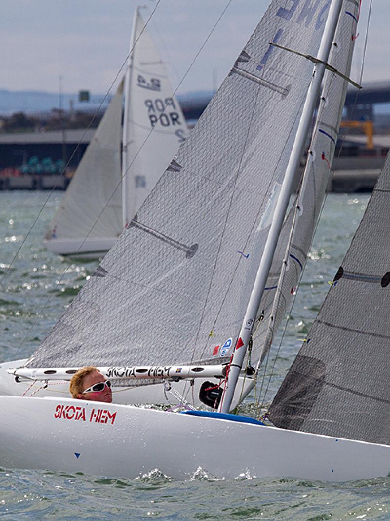 Head of a woman in a sailing boat