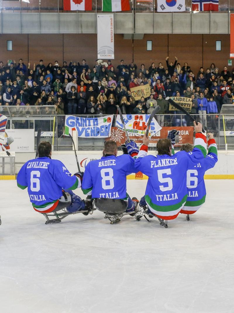 Italian ice sledge hockey players thank their supporters after making it to the final of the international tournament in 2015