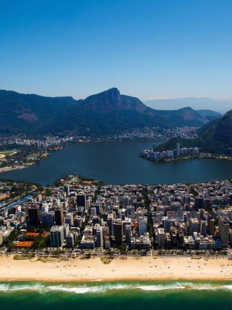 Lagoa Stadium, at Lagoa Rodrigo de Freitas, is located in the heart of the city with a spectacular backdrop of mountains, Tijuca National Forest and Christ the Redeemer.