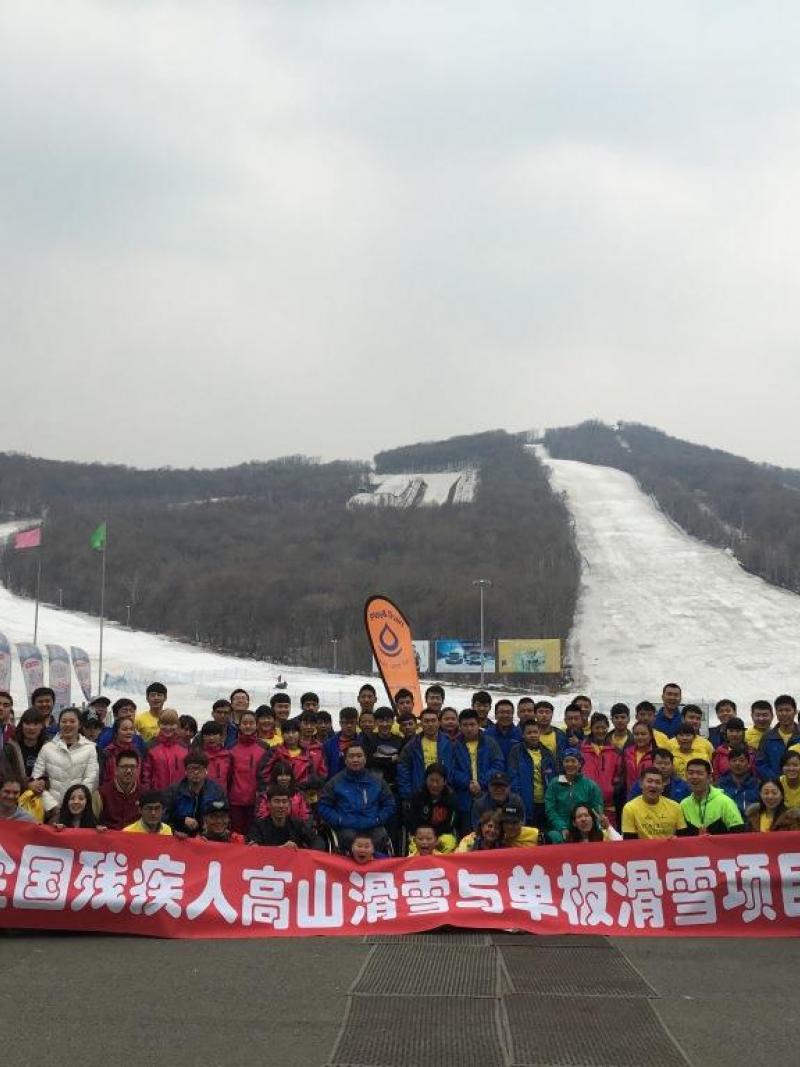 Seventy-two participants from eight provinces tried snowboard and alpine skiing at a recent development camp in Harbin.