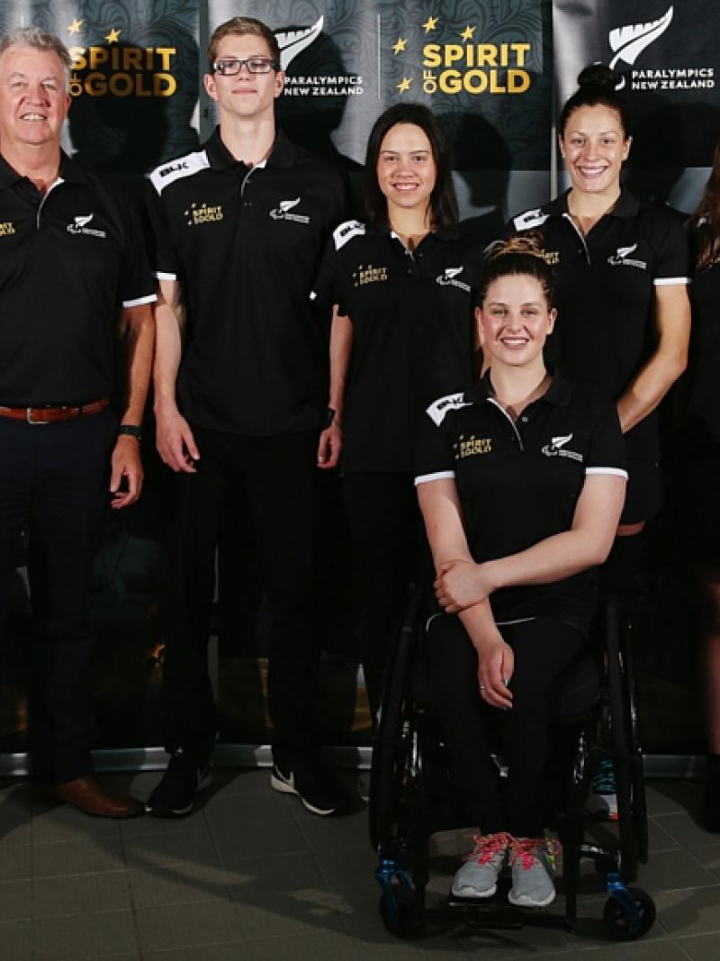 A group of para swimmers