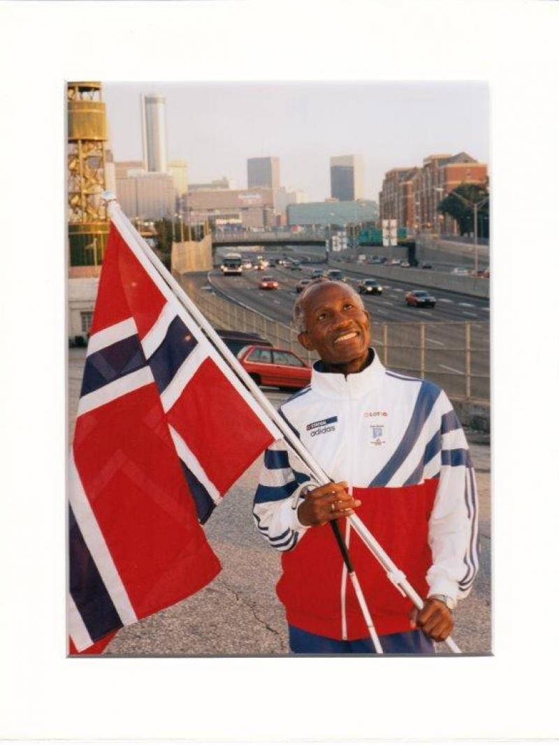 Athlete holding the Norwegian flag. 
