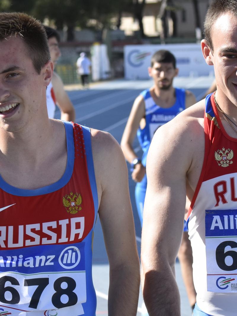 Upper bodies of two men in Russian jerseays on a track