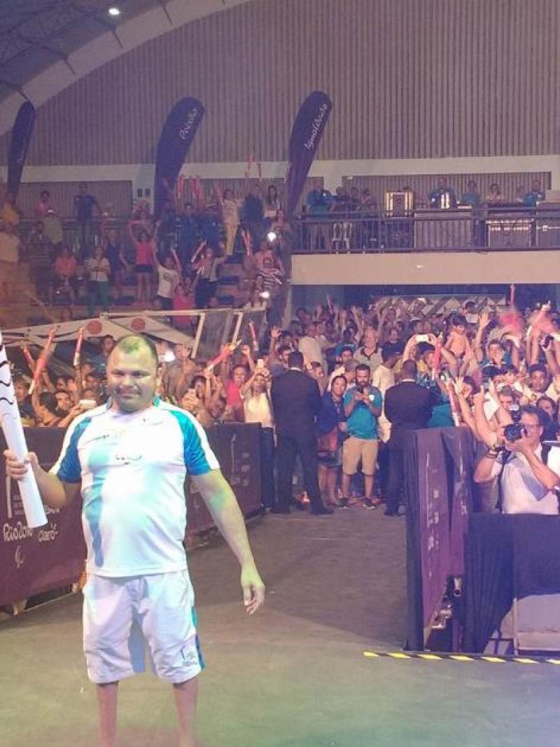Paralympic swimmer Gledson Soares, a double medal winner who comes from the region, was the final torchbearer in Natal on Saturday (3 September)