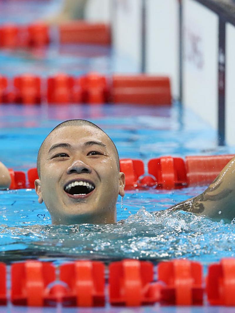 Pan Shiyun of China celebrates winning the gold medal